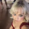 Стикер 14 Sabrina Carpenter