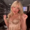 Стикер 32 Sabrina Carpenter
