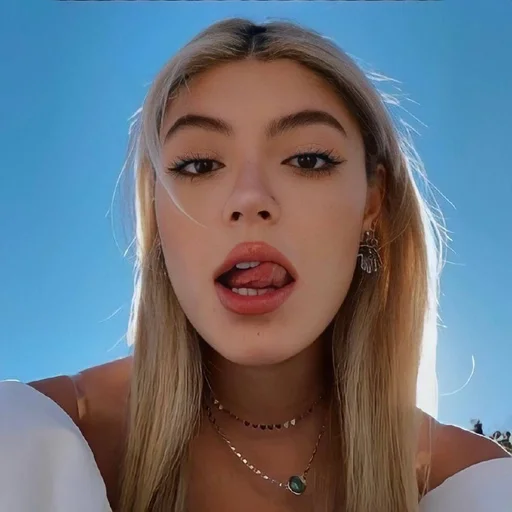 🥯 Стикер «Sabrina Quesada» для Telegram