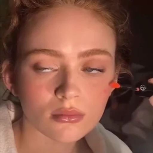 🤩 Стикер «Sadie Sink» для Telegram