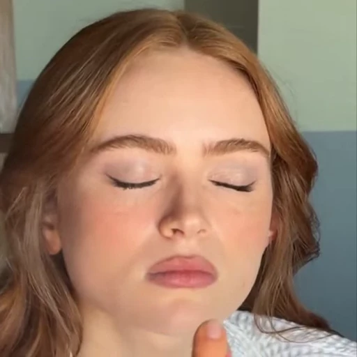 🤩 Стикер «Sadie Sink» для Telegram