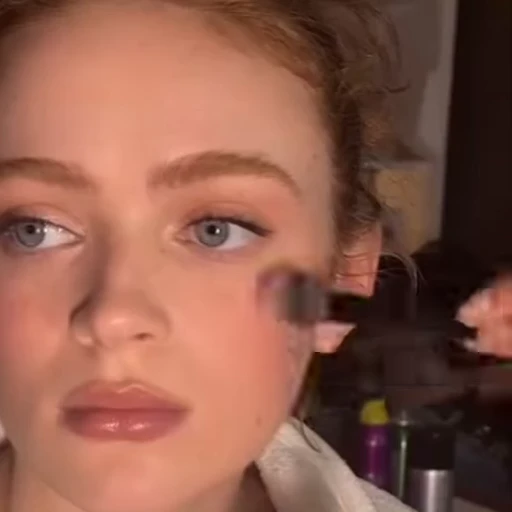 🤩 Стикер «Sadie Sink» для Telegram