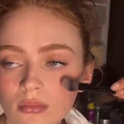 🤩 Стикер «Sadie Sink» для Telegram