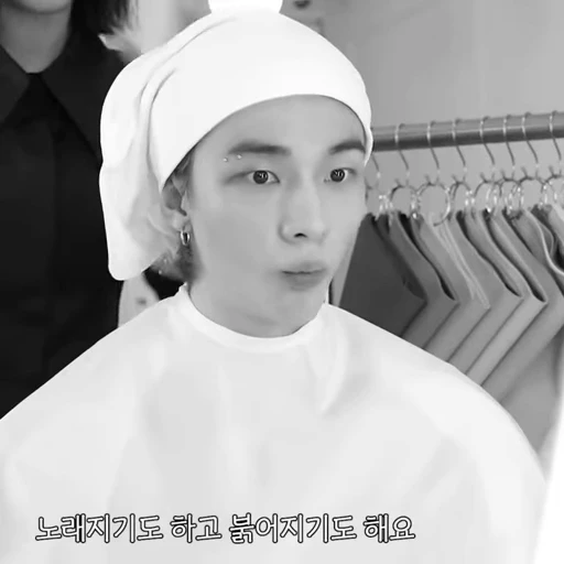 🥰 Стикер «HWANG YE JI» для Telegram