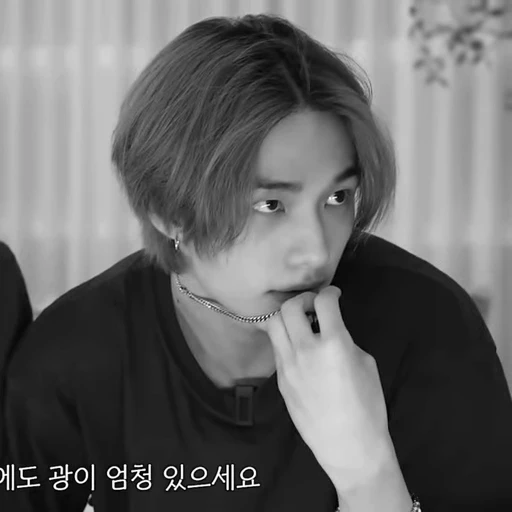😗 Стикер «HWANG YE JI» для Telegram