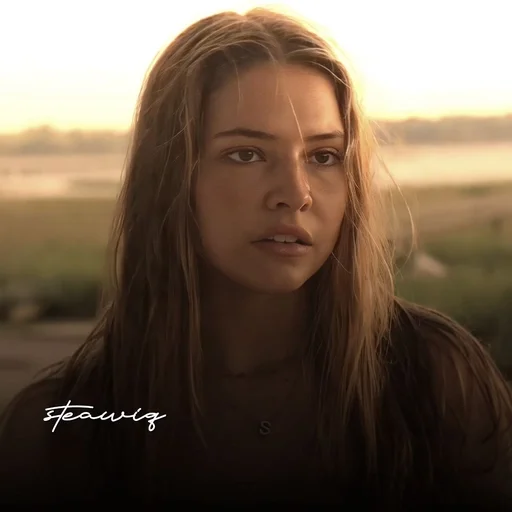 🌼 Стикер «Sarah Cameron» для Telegram