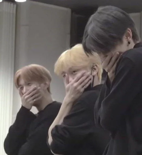 😱 Стикер «seventeen» для Telegram