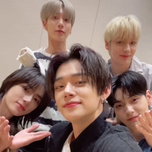 🌟 Стикер «txt the best boys» для Telegram