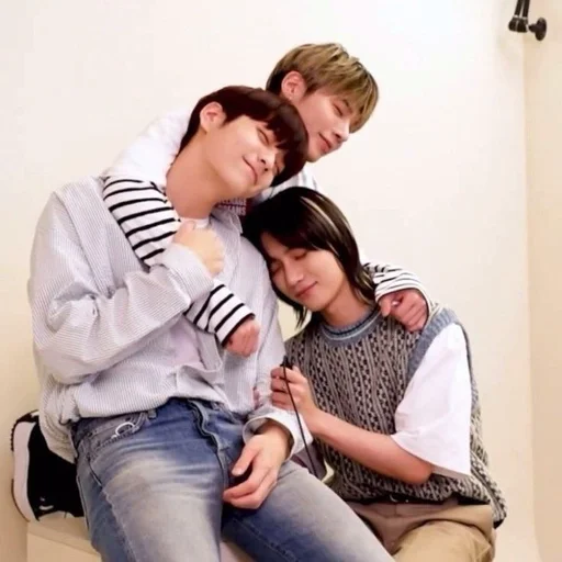 🌟 Стикер «txt the best boys» для Telegram
