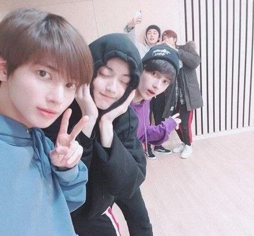 🌟 Стикер «txt the best boys» для Telegram