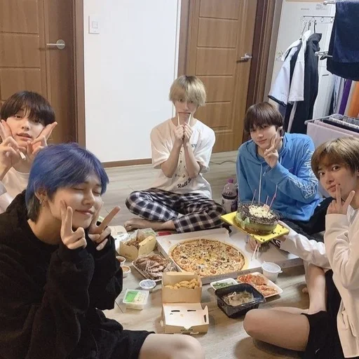🌟 Стикер «txt the best boys» для Telegram