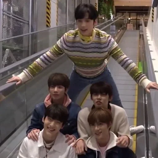 🌟 Стикер «txt the best boys» для Telegram