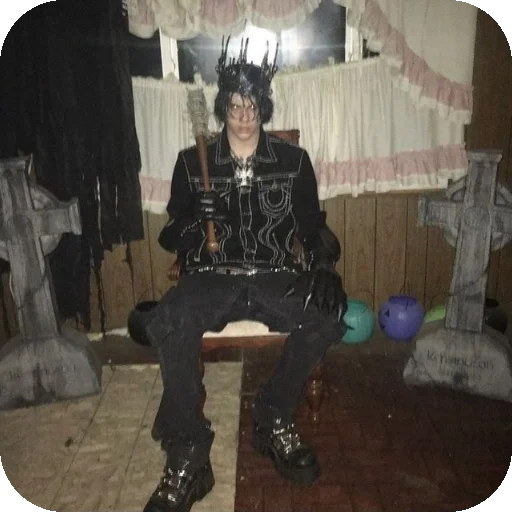 🪑 Стикер «Sematary» для Telegram