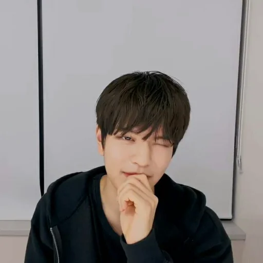 🐶 Стикер «seungmo» для Telegram