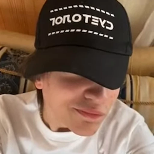 😔 Стикер «шайни ;» для Telegram