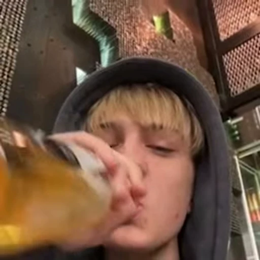 🍻 Стикер «шайни ;» для Telegram