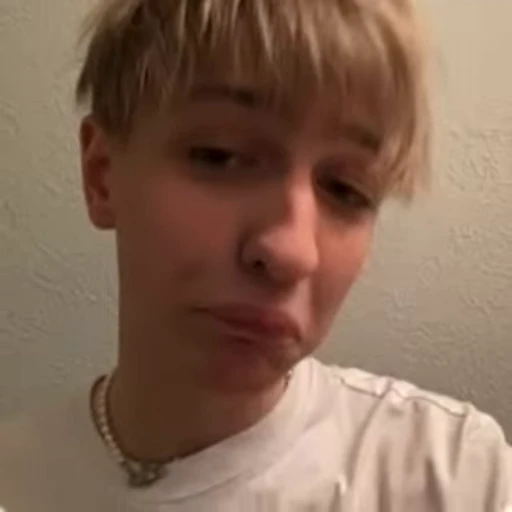 🥱 Стикер «шайни ;» для Telegram