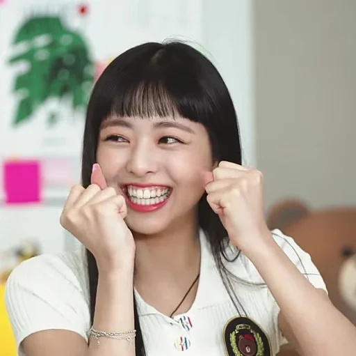 🪐 Стикер «itzy yuna» для Telegram