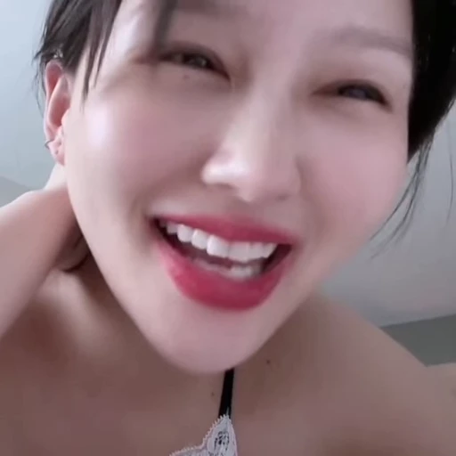 🥮 Стикер «siyeon» для Telegram