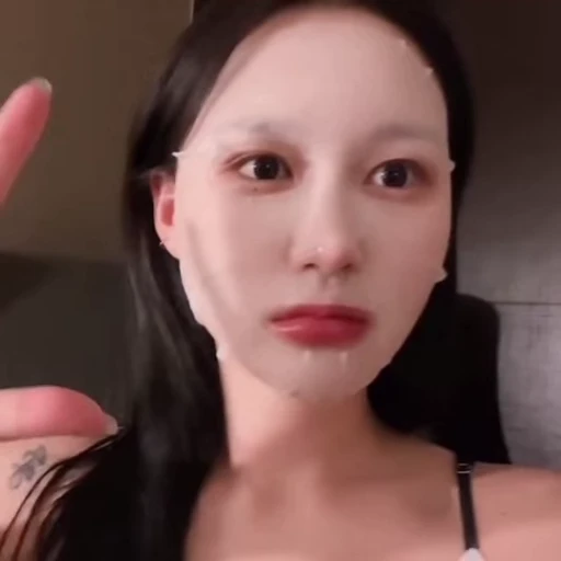🥮 Стикер «siyeon» для Telegram