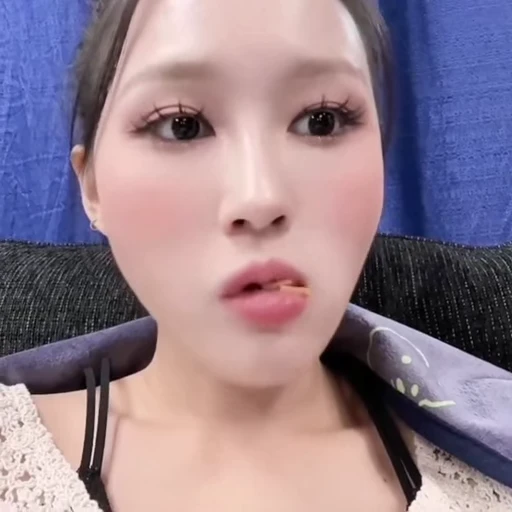 🥮 Стикер «siyeon» для Telegram