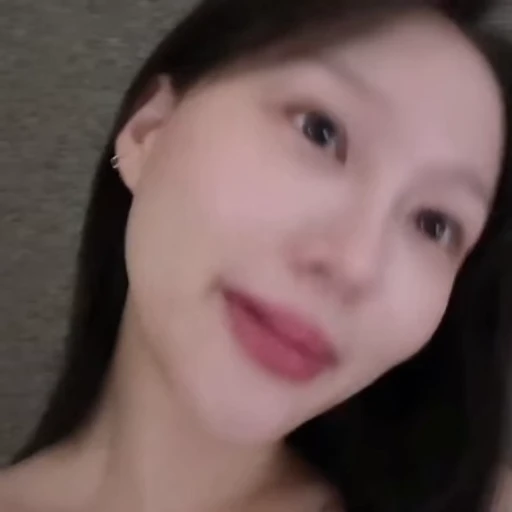 🥮 Стикер «siyeon» для Telegram