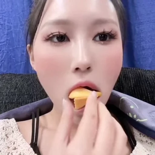 🥮 Стикер «siyeon» для Telegram