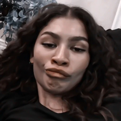 🍸 Стикер «[?] ;; zendaya ;;» для Telegram