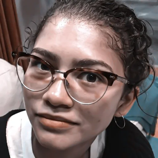 🍸 Стикер «[?] ;; zendaya ;;» для Telegram