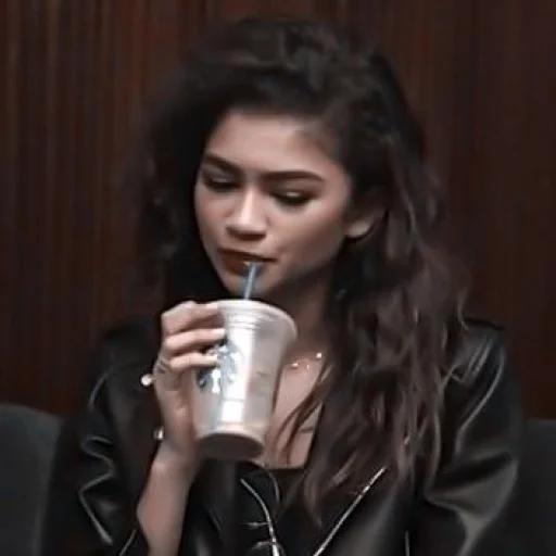 🍸 Стикер «[?] ;; zendaya ;;» для Telegram