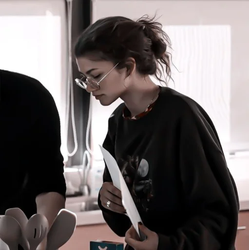 🍸 Стикер «[?] ;; zendaya ;;» для Telegram