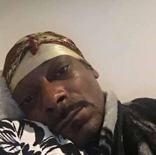 😐 Стикер «Snoop Dogg» для Telegram