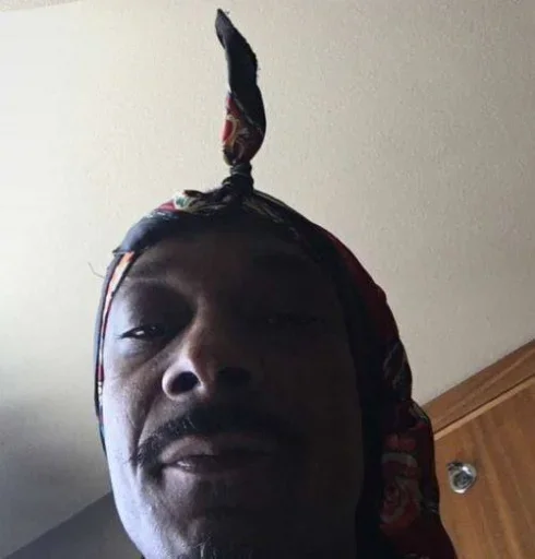 😐 Стикер «Snoop Dogg» для Telegram