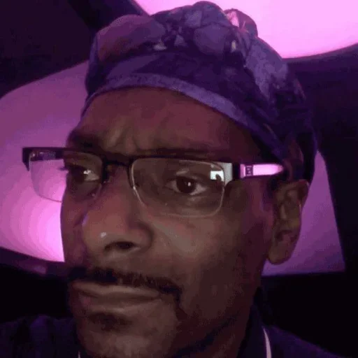 😐 Стикер «Snoop Dogg» для Telegram