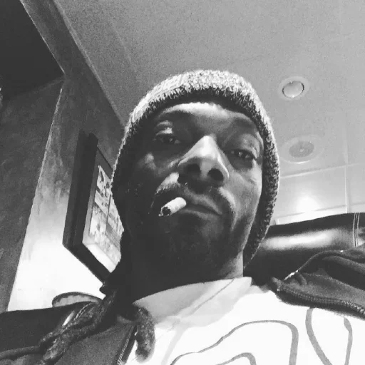 😐 Стикер «Snoop Dogg» для Telegram