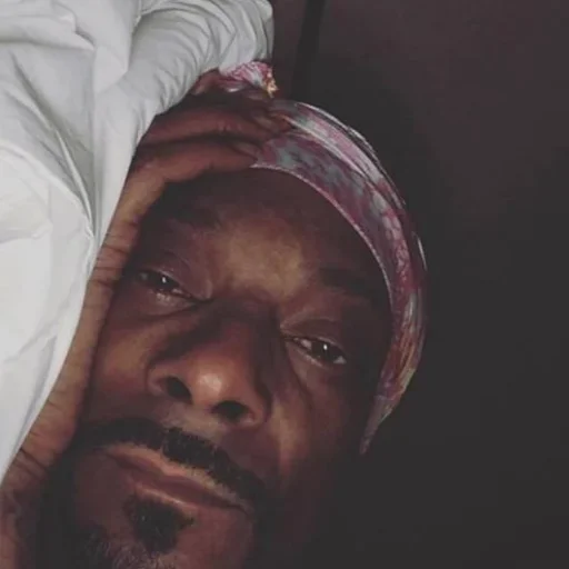 😐 Стикер «Snoop Dogg» для Telegram