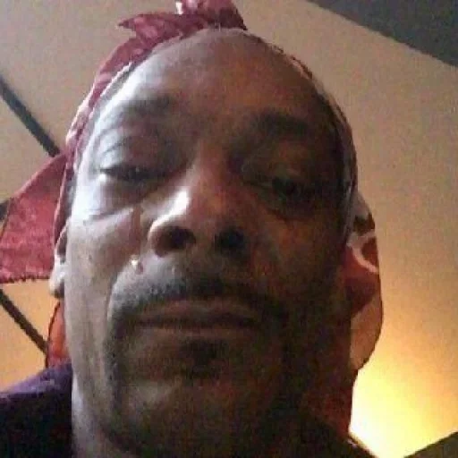 😐 Стикер «Snoop Dogg» для Telegram