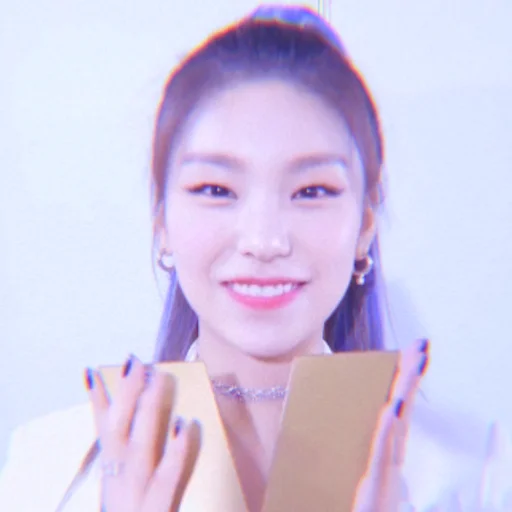 🥞 Стикер «itzy yeji» для Telegram