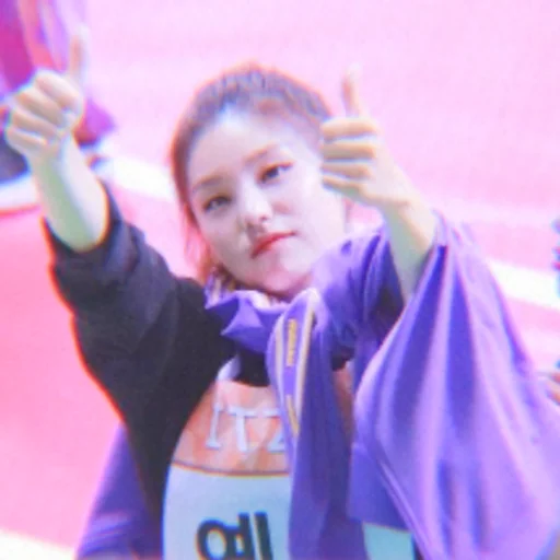 🥞 Стикер «itzy yeji» для Telegram
