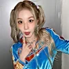 Стикер 35 Yuqi Song