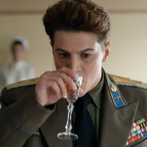 🥂 Стикер «Сын отца народов (Василий Сталин)» для Telegram