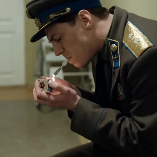 🚬 Стикер «Сын отца народов (Василий Сталин)» для Telegram