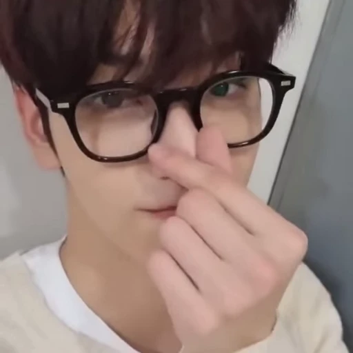 🐾 Стикер «soobin субин» для Telegram