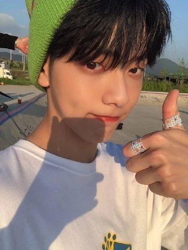 👍 Стикер «soobin» для Telegram