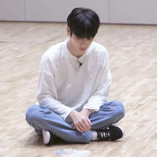 😶 Стикер «soobin» для Telegram