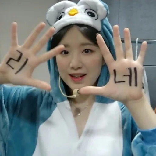 🐞 Стикер «SOOSHU G-IDLE» для Telegram