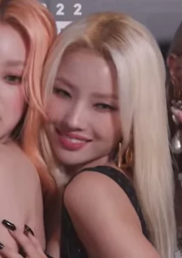 👩‍❤️‍💋‍👩 Стикер «Soyeon (G)I-DLE» для Telegram