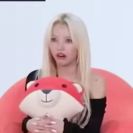 😧 Стикер «Soyeon (G)I-DLE» для Telegram
