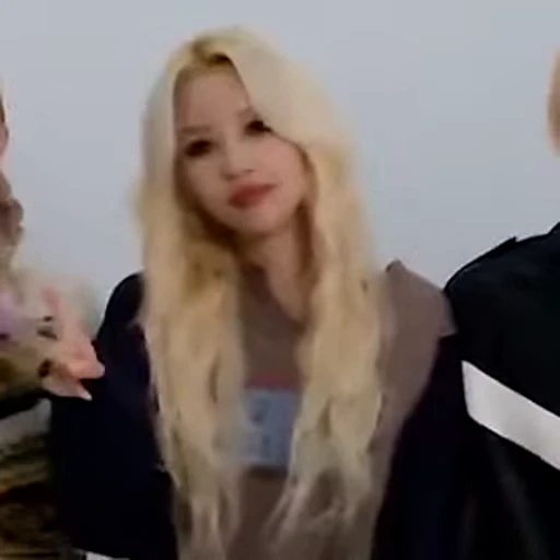 ☝️ Стикер «Soyeon 2 (G)I-DLE» для Telegram