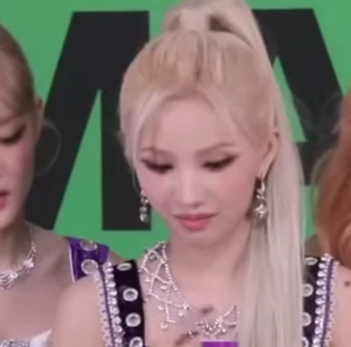 😐 Стикер «Soyeon 2 (G)I-DLE» для Telegram